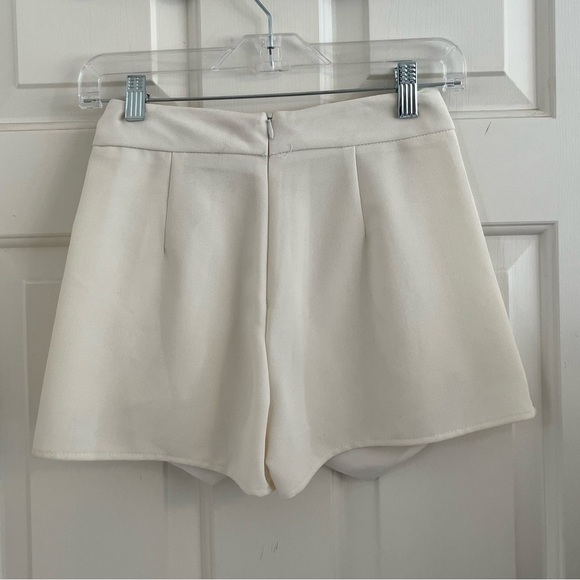 Aqua Ultra Mini Asymmetric Hem Skort XS White - Picture 6 of 15